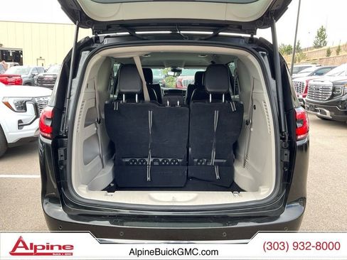 Used 2023 Chrysler Pacifica Touring-L FWD image 20