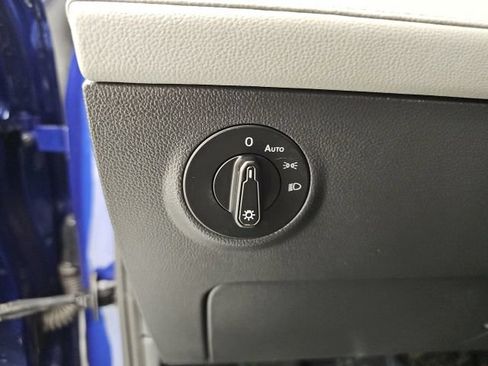 Used 2024 Volkswagen Taos SE AWD/4WD image 17
