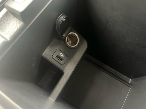 Used 2019 Nissan Rogue SL w/ Premium Package image 19