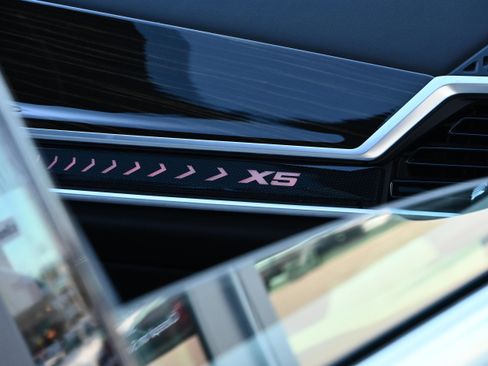 Certified 2024 BMW X5 xDrive50e w/ Premium Package image 23