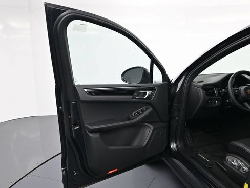 Used 2026 Porsche Macan AWD/4WD image 16