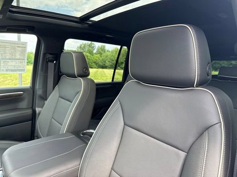 New 2026 Chevrolet Suburban Premier w/ Sun And Tow Package AWD/4WD image 15