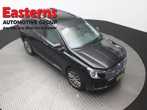 Used 2022 GMC Terrain Denali w/ Denali Premium Package AWD/4WD image 3