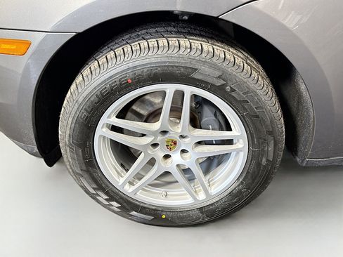 Used 2018 Porsche Macan AWD/4WD image 37