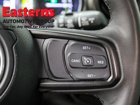 Used 2023 Jeep Wrangler Unlimited w/ Dual Top Group image 16