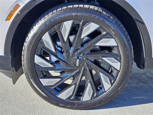 New 2026 Lincoln Nautilus Reserve w/ Jet Appearance Package image 10