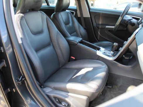 Used 2012 Volvo S60 T5 image 12