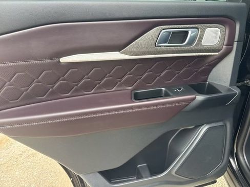 Used 2026 Ford Explorer Platinum w/ LUX Leather Package AWD/4WD image 27