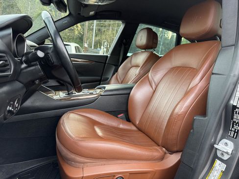 Used 2017 Maserati Levante image 10