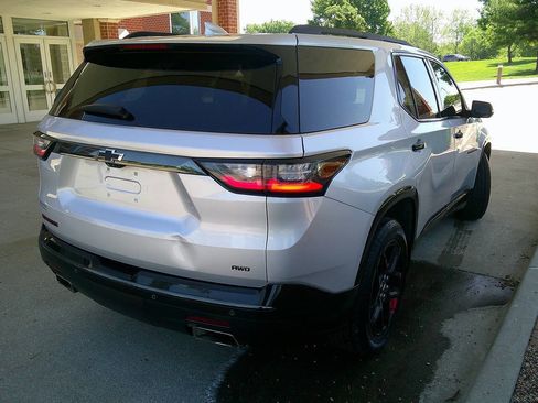 Used 2021 Chevrolet Traverse Premier w/ Redline Edition AWD/4WD image 5