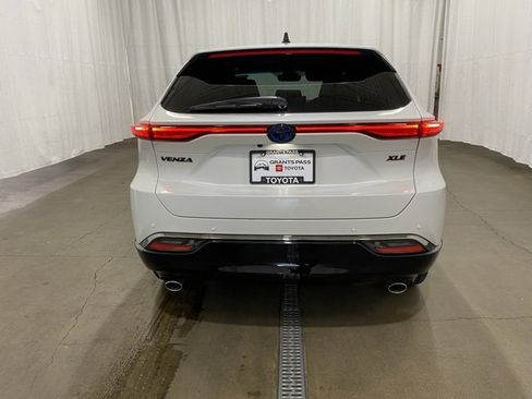 Certified 2024 Toyota Venza Nightshade image 5