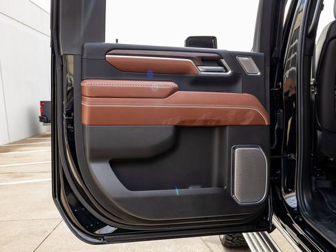 Used 2026 GMC Sierra 3500 Denali Ultimate w/ LPO, Black Badging Package image 38