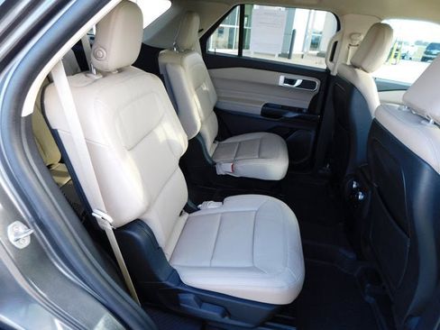 Used 2020 Ford Explorer XLT w/ Equipment Group 202A image 11