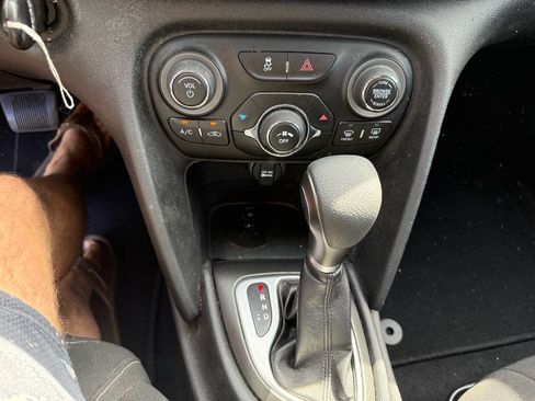 Used 2013 Dodge Dart Limited image 22