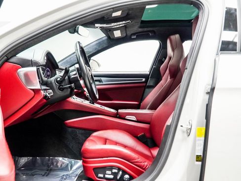 Used 2020 Porsche Panamera GTS image 39