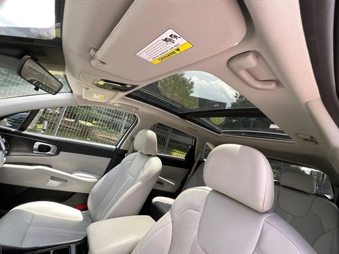 Used 2023 Kia Sorento S w/ Panoramic Sunroof Package FWD image 11