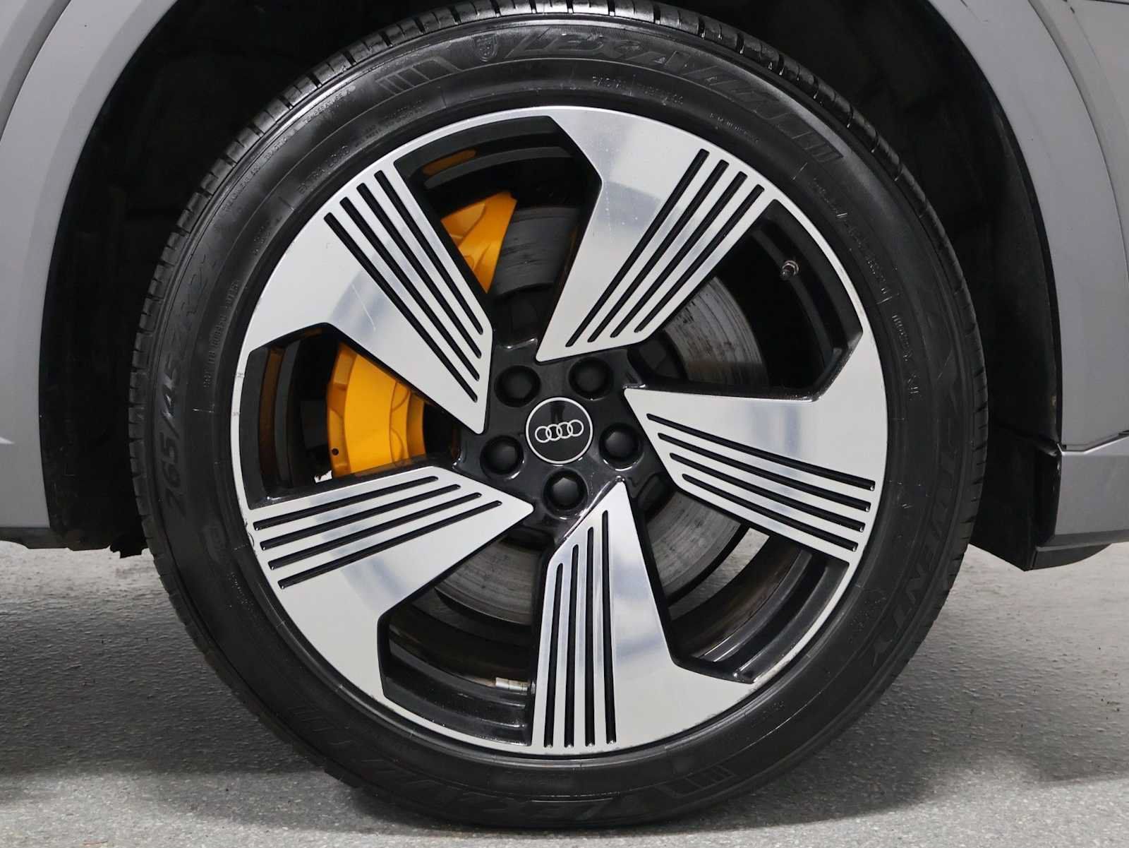 Used 2023 Audi e-tron Premium Plus w/ Premium Plus Package AWD/4WD image 12