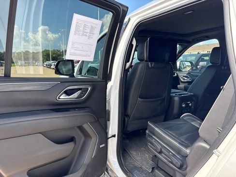 Used 2021 GMC Yukon SLT w/ Rear Media and Nav Package AWD/4WD image 15