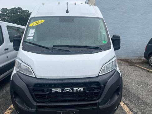 Used 2025 RAM ProMaster 2500 w/ Convenience Group FWD image 2