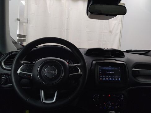 Used 2020 Jeep Renegade Latitude AWD/4WD image 22