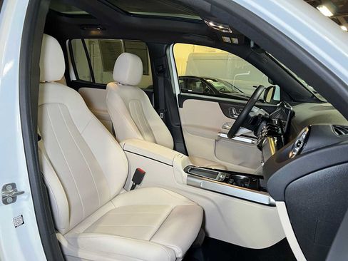 Used 2026 Mercedes-Benz GLB 250 4MATIC image 12