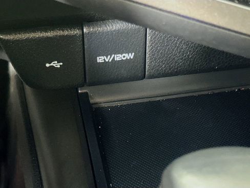 Used 2021 Toyota Camry SE image 30