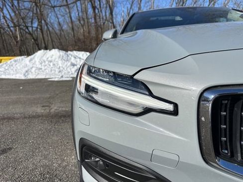 Certified 2025 Volvo V60 B5 Cross Country Plus image 12