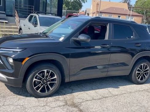 Used 2025 Chevrolet TrailBlazer LT image 3
