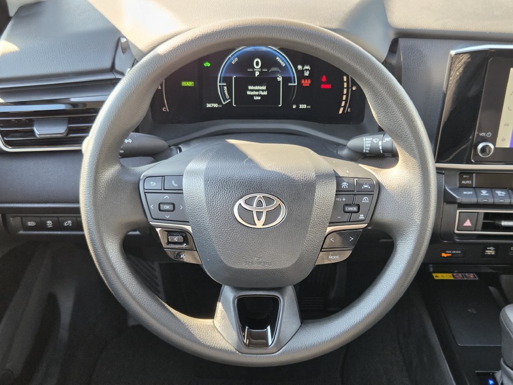 Used 2025 Toyota Camry LE FWD image 15