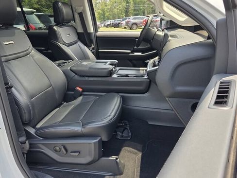 Used 2025 Ford Expedition Platinum AWD/4WD image 18