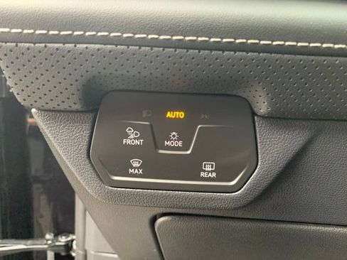 Used 2025 Volkswagen Atlas SE FWD image 25