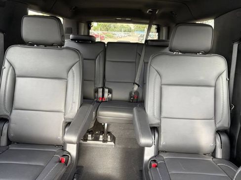 Used 2025 GMC Yukon XL Denali AWD/4WD image 25