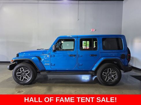 Used 2024 Jeep Wrangler Unlimited Sahara w/ Technology Group AWD/4WD image 7