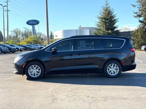 Used 2021 Chrysler Voyager Lxi FWD image 6