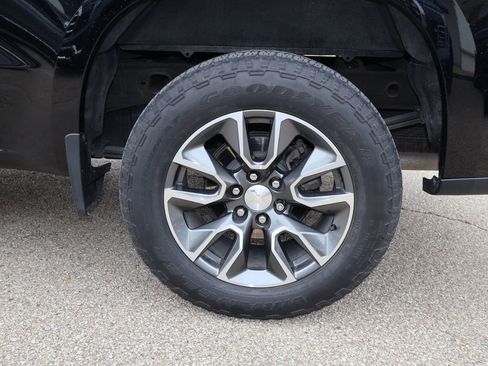 Used 2022 Chevrolet Silverado 1500 LT w/ Z71 Off-Road Package AWD/4WD image 30