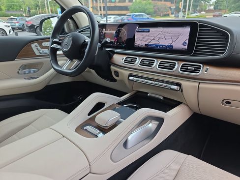 Used 2026 Mercedes-Benz GLS 450 4MATIC image 18