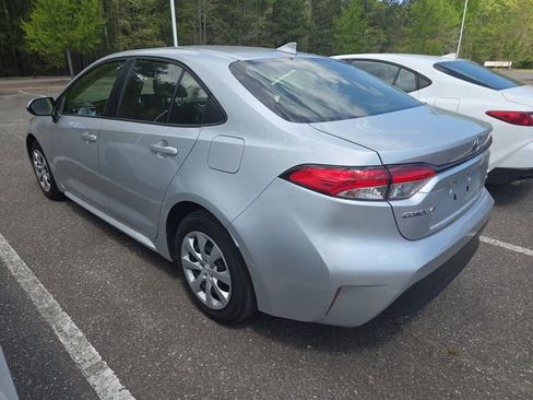 Used 2025 Toyota Corolla LE w/ Convenience Package image 5