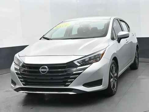 Used 2025 Nissan Versa SV FWD image 1