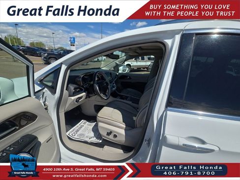 Used 2021 Chrysler Pacifica Limited w/ Premium & Safety Sphere Group AWD/4WD image 12