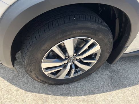 Used 2023 Nissan Pathfinder SL AWD/4WD image 9