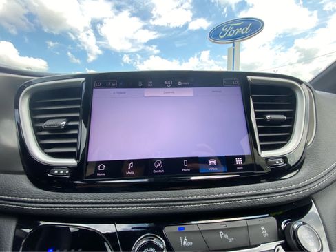 Used 2025 Chrysler Pacifica Select FWD image 30
