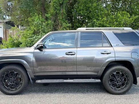 Used 2018 Toyota 4Runner SR5 Premium RWD image 5