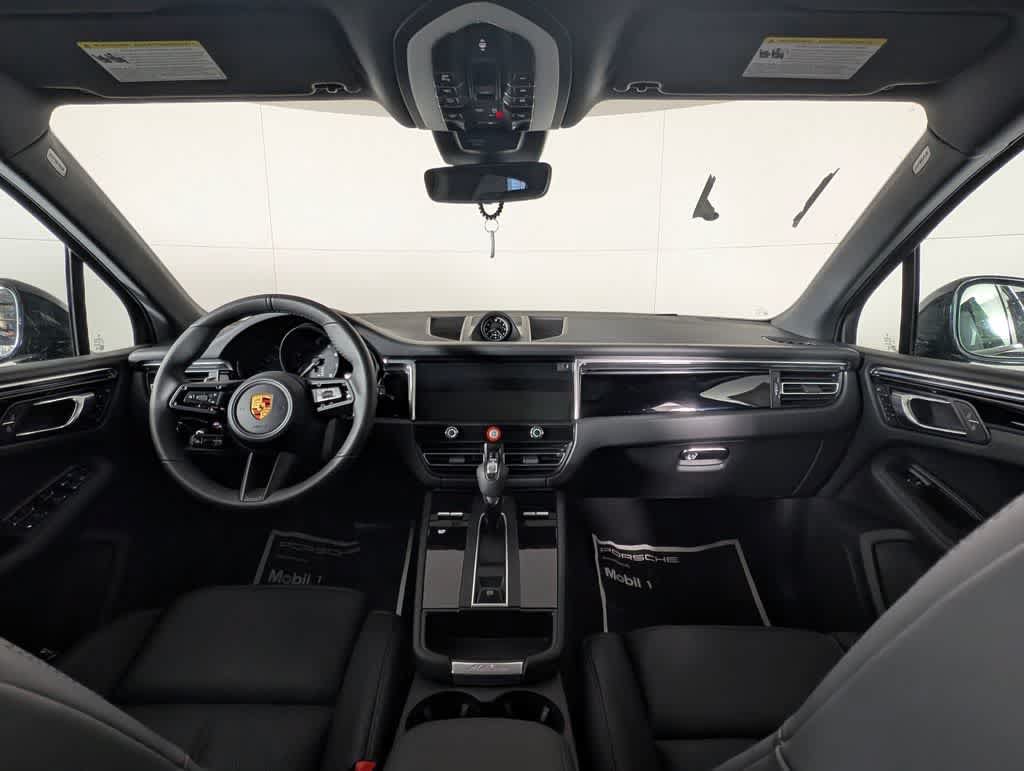 Used 2026 Porsche Macan AWD/4WD image 21