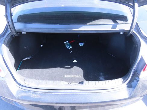 Used 2022 Hyundai Elantra SEL w/ Convenience Package FWD image 12