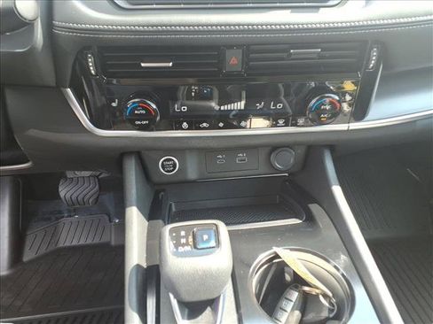 Used 2021 Nissan Rogue SV FWD image 29