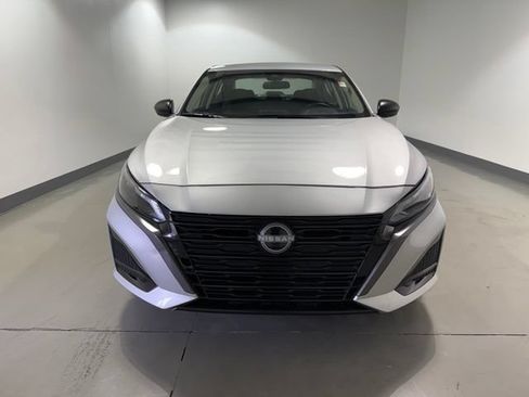 Used 2026 Nissan Altima 2.5 SV AWD/4WD image 2