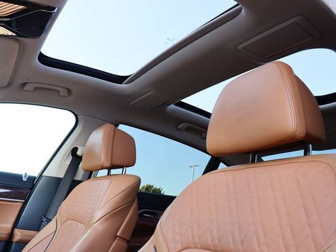 Used 2017 BMW 750i xDrive image 12