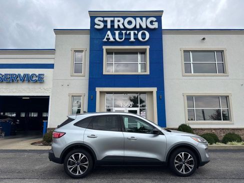 Used 2022 Ford Escape SE w/ SE Sport Appearance Package image 17