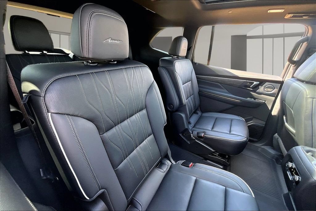 Used 2025 Buick Enclave Avenir w/ Super Cruise Package FWD image 29