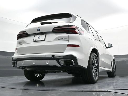 New 2026 BMW X5 xDrive40i w/ M Sport Package AWD/4WD image 29